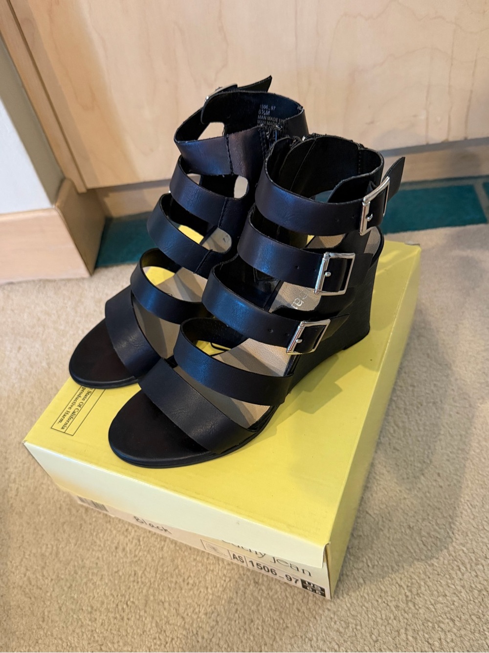 New Cathy Jean Black Strappy Wedge Sandals - Women’s 6.5